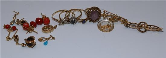 Mixed gold jewellery